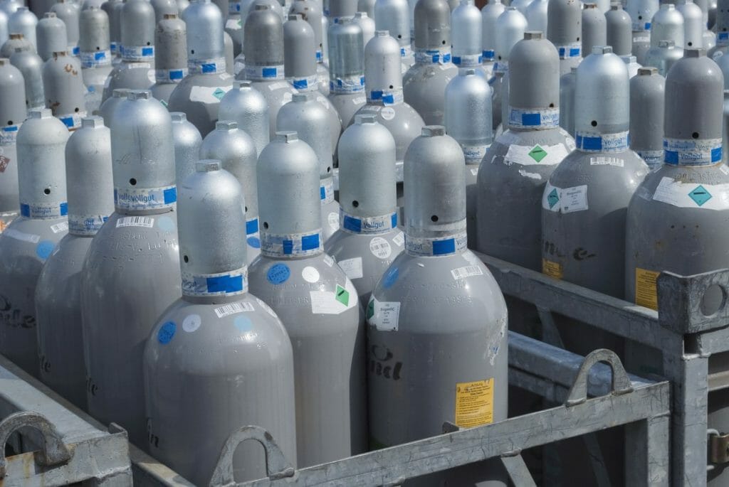 CO2 Gasflaschen lagernd in Transportbox in Gasflaschen Lager